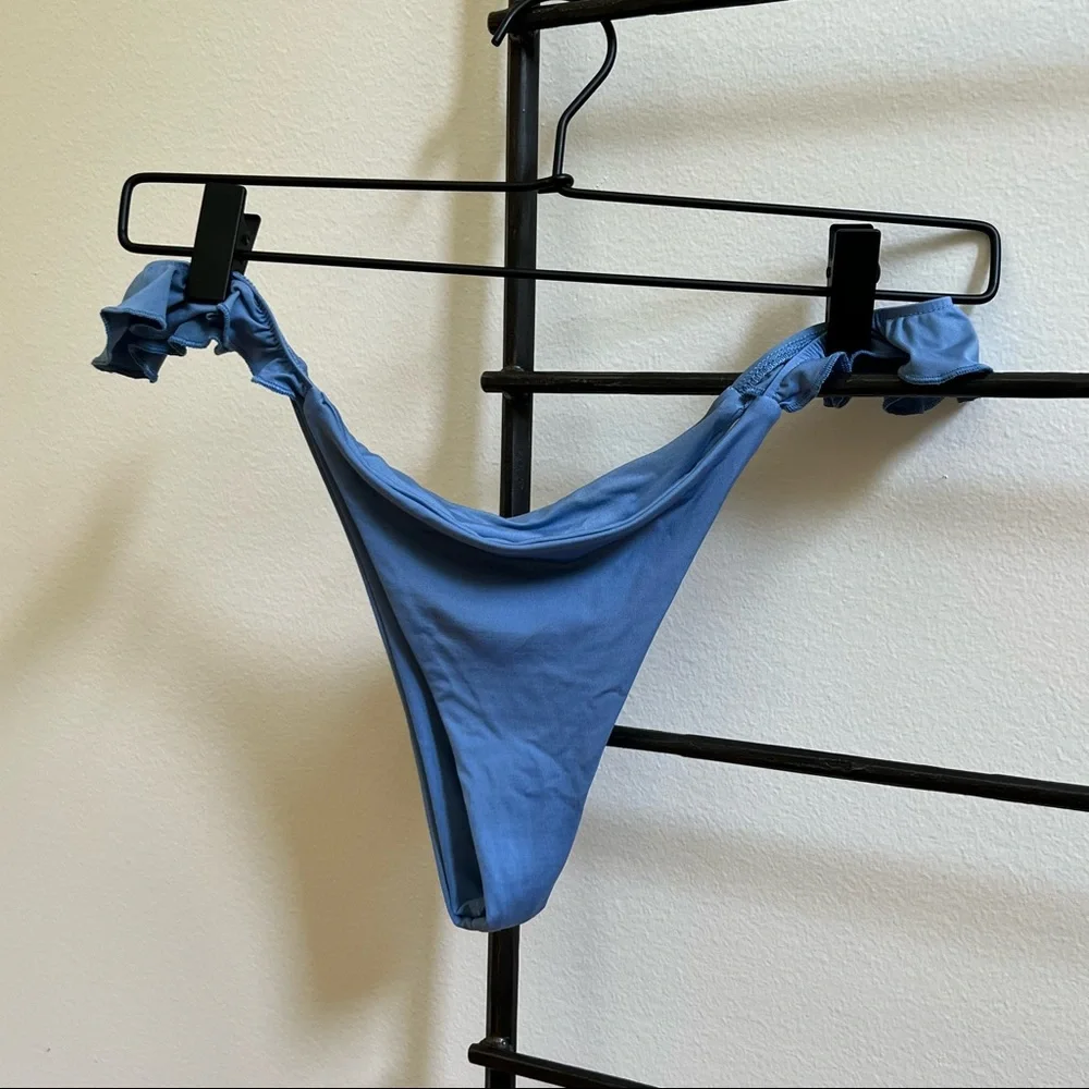 Frankies Bikinis Ruffle Bottom 🫐 - Picture 4 of 5